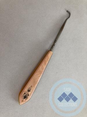 Buttonhook - peach - Lillian Sandberg