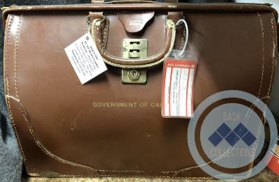 RCMP Brown Leather Brief Case - Government of Canada written on the side -flap loose inside of bag (broken off)